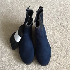 New. Blue rain boots